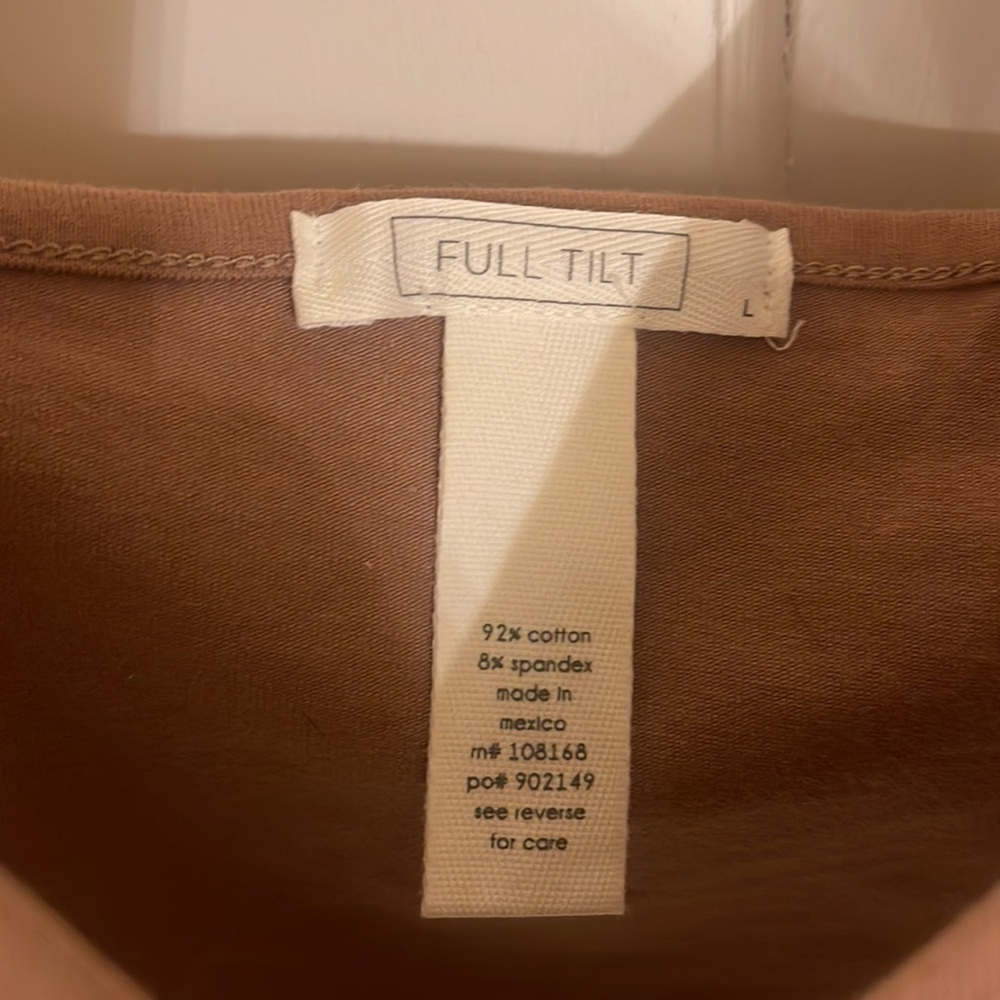 Tillys Full Tilt Crop Top - Picture 2 of 4